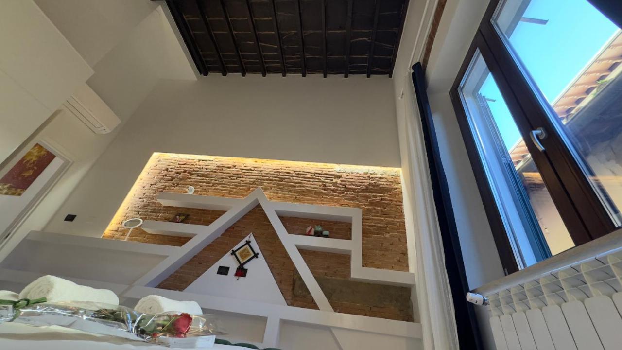 Suite Stylish & Cozy Apartment In The Heart Of ฟลอเรนซ์ ภายนอก รูปภาพ