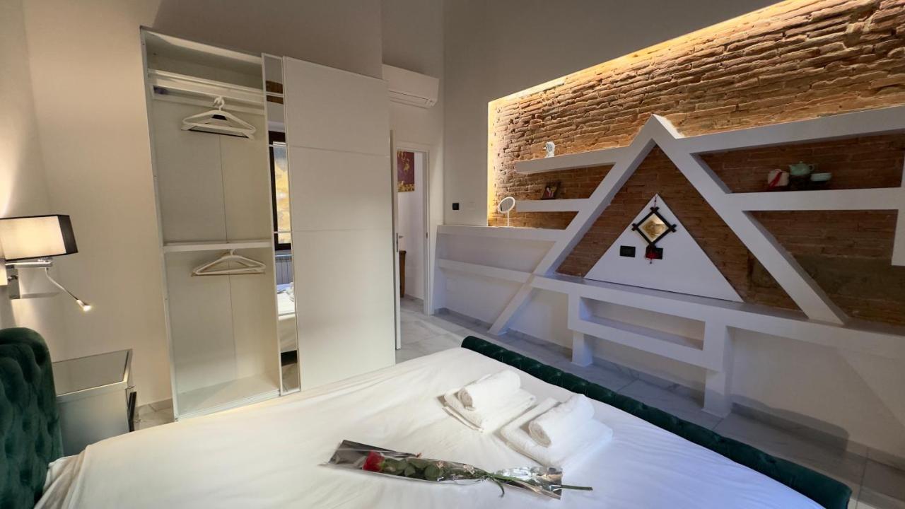 Suite Stylish & Cozy Apartment In The Heart Of ฟลอเรนซ์ ภายนอก รูปภาพ