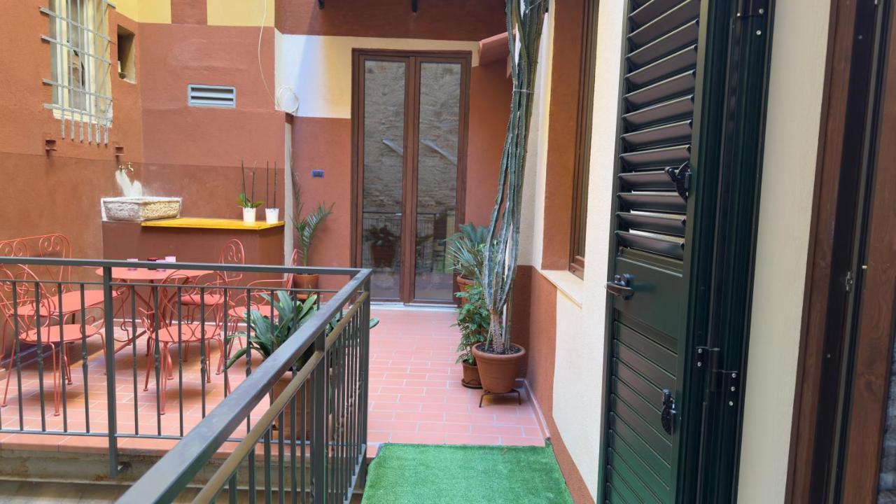 Suite Stylish & Cozy Apartment In The Heart Of ฟลอเรนซ์ ภายนอก รูปภาพ