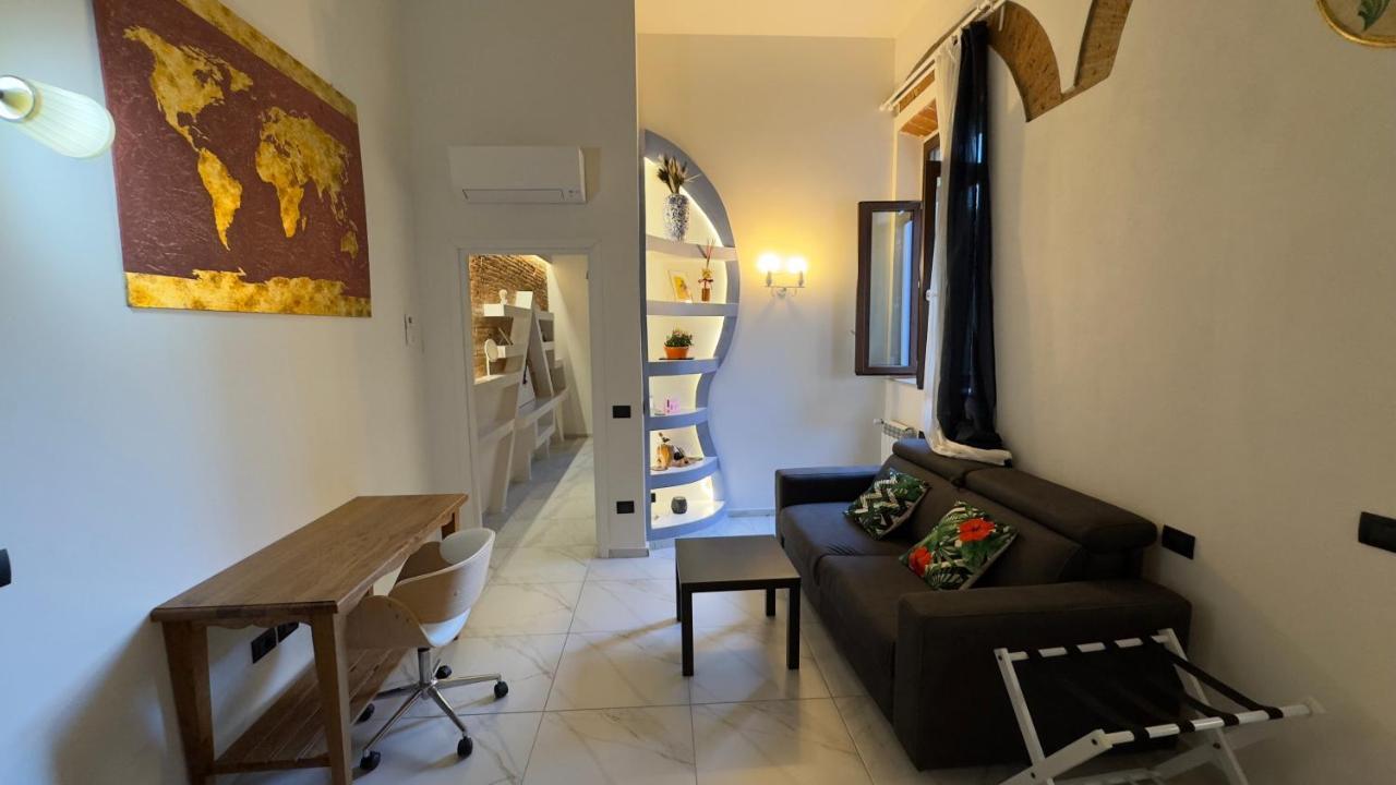 Suite Stylish & Cozy Apartment In The Heart Of ฟลอเรนซ์ ภายนอก รูปภาพ