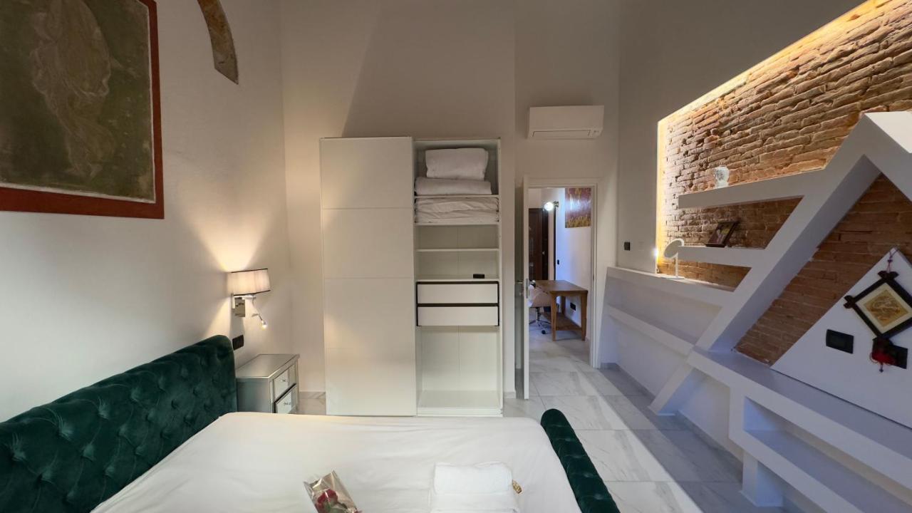 Suite Stylish & Cozy Apartment In The Heart Of ฟลอเรนซ์ ภายนอก รูปภาพ