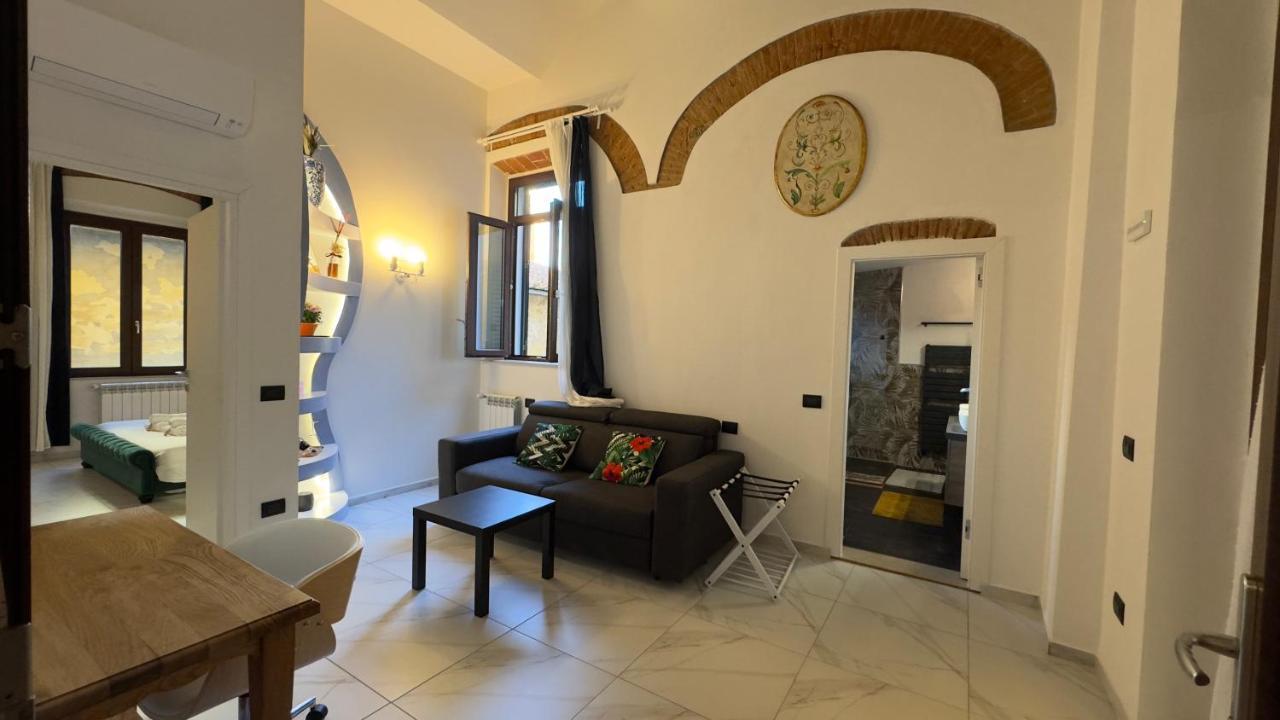 Suite Stylish & Cozy Apartment In The Heart Of ฟลอเรนซ์ ภายนอก รูปภาพ