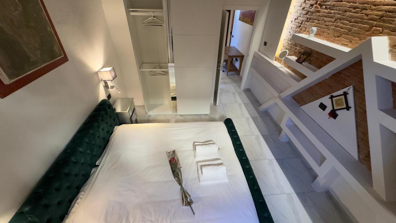 Suite Stylish & Cozy Apartment In The Heart Of ฟลอเรนซ์ ภายนอก รูปภาพ